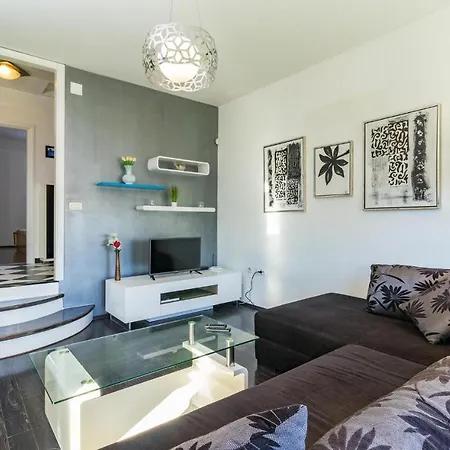 Two-bedroom In プーラ