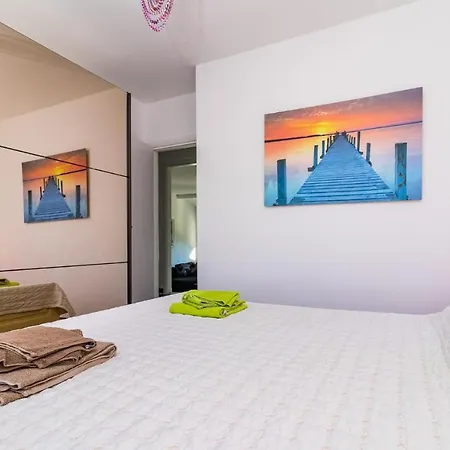 別荘 Two-bedroom In プーラ