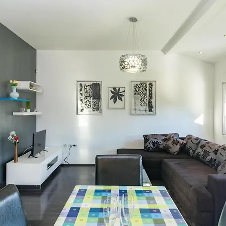 別荘 Two-bedroom In プーラ